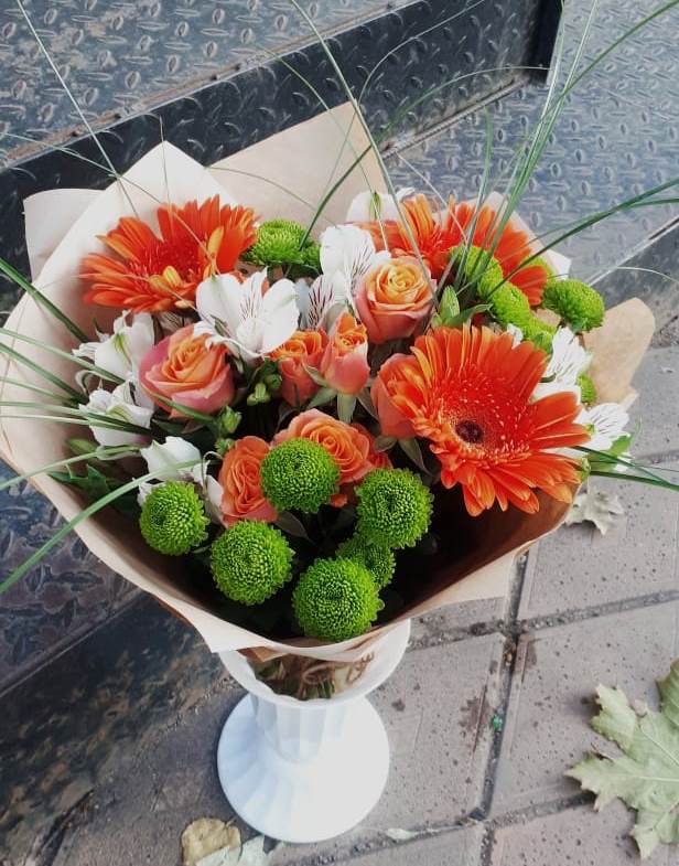 Букет цветов из: Герберы, Хризантемы, Альстромерии и Розы в Гусевский