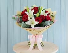 Букет цветов из:  Лилии и Розы в Гусевский