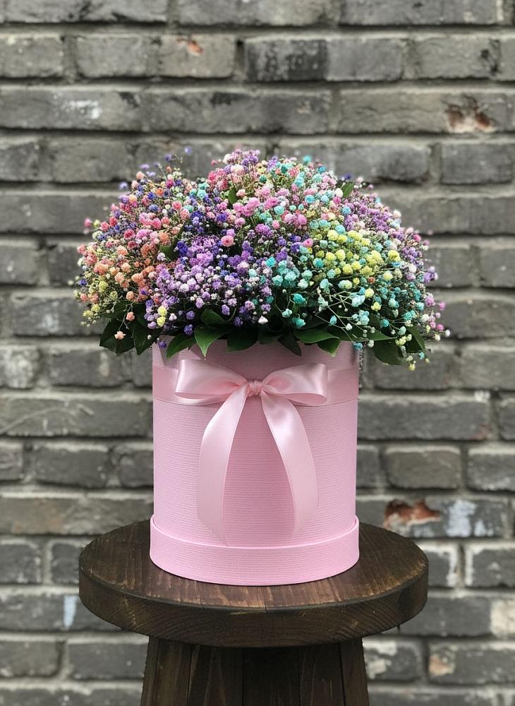 Цветочная композиция из Гипсофила и Розы в шляпной коробке в Гусевский