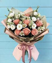 Букет цветов из:  Розы, Альстромерии и Лизиантусы в Гусевский