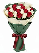 Букет Микс из красных и белых роз в Гусевский