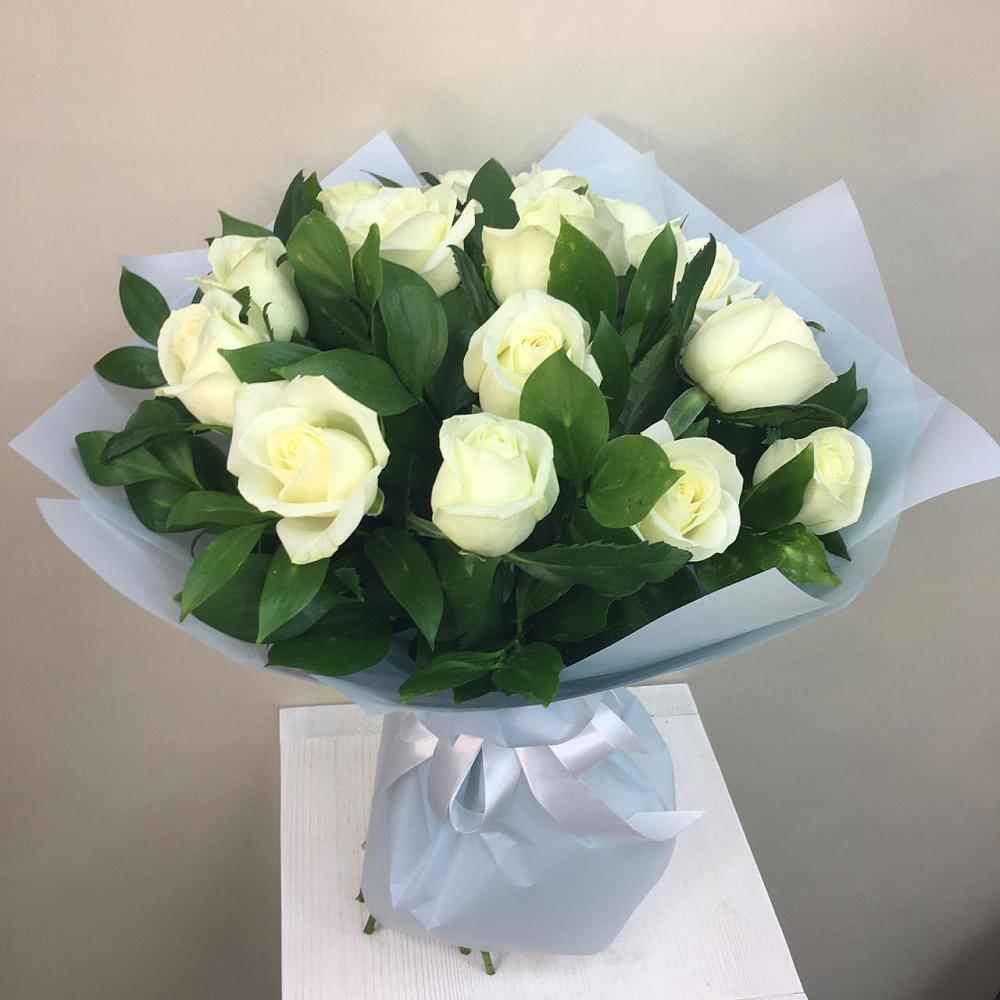 Букет 15 Белых роз Проуд в Гусевский