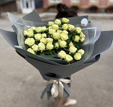 Букет Белые кустовые розы Солинеро в Гусевский