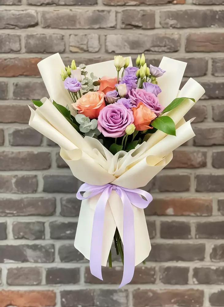 Букет цветов из: Лизиантусы и Розы в Гусевский