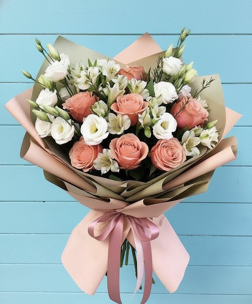 Букет цветов из: Розы, Альстромерии и Лизиантусы в Гусевский