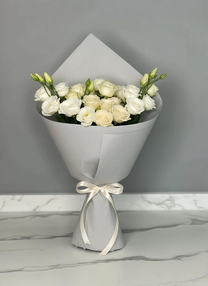 Букет цветов из: Розы и Лизиантусы в Гусевский