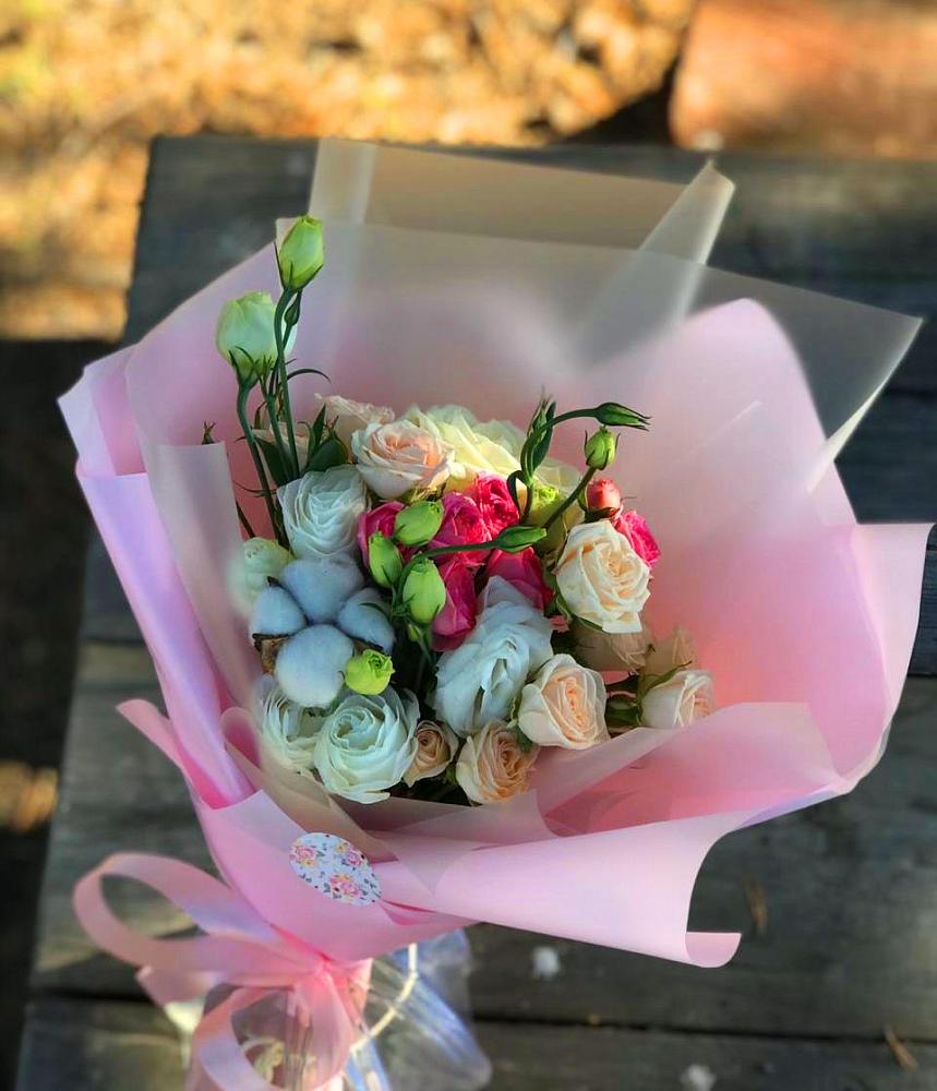 Букет цветов из: Розы и Лизиантусы в Гусевский