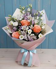 Букет цветов из:  Лизиантусы, Розы, Альстромерии и Гипсофила в Гусевский