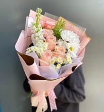 Букет цветов из:  Хризантемы и Розы в Гусевский
