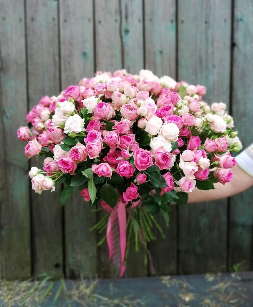 Букет Розовые кустовые розы Натали и Лав Лидия в Гусевский