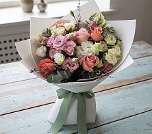 Букет цветов из:  Розы, Лизиантусы и Гвоздики в Гусевский