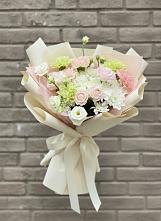 Букет цветов из:  Гвоздики, Розы, Лизиантусы и Хризантемы в Гусевский