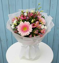 Букет цветов из:  Герберы, Альстромерии и Лизиантусы в Гусевский