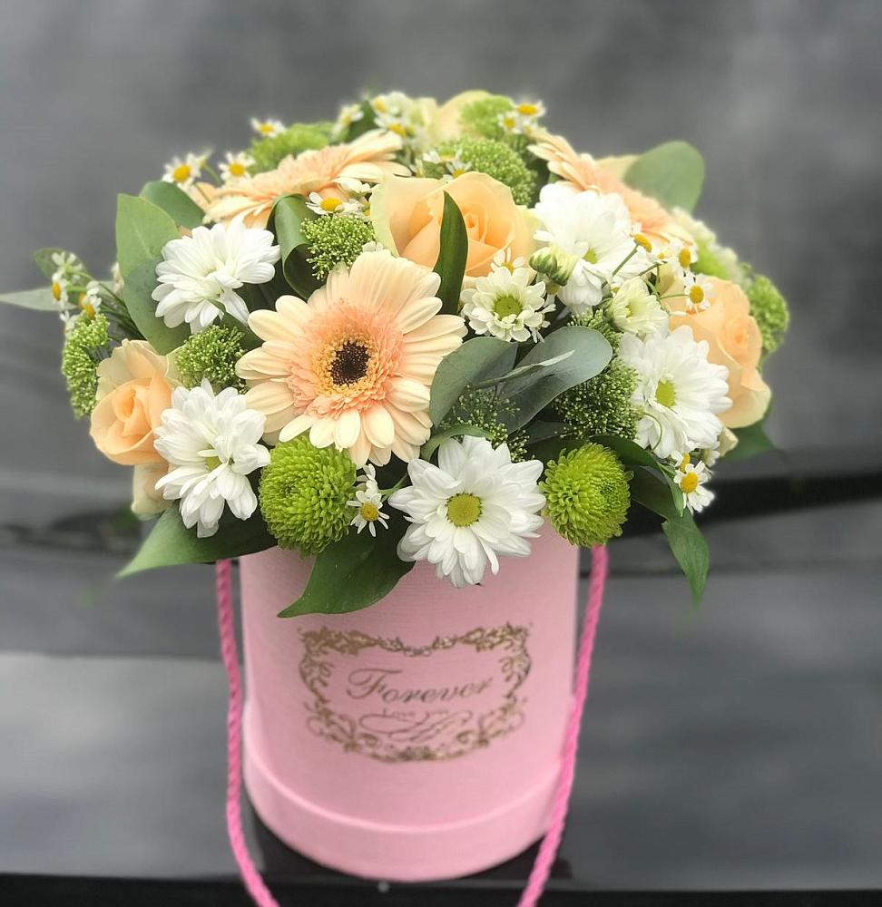 Цветочная композиция из Розы, Герберы и Хризантемы в шляпной коробке в Гусевский