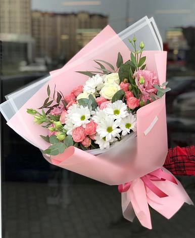 Букет цветов из: Розы, Лизиантусы и Хризантемы в Гусевский