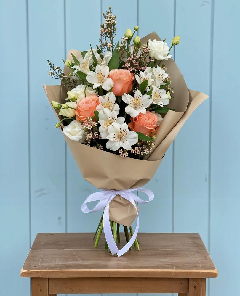 Букет цветов из: Альстромерии, Лизиантусы, Розы и Хризантемы в Гусевский